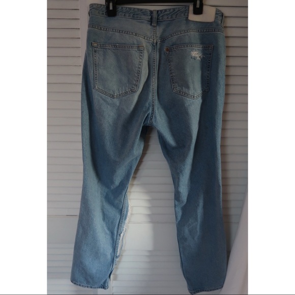 Distressed Boyfriend Jeans - Picture 4 of 11